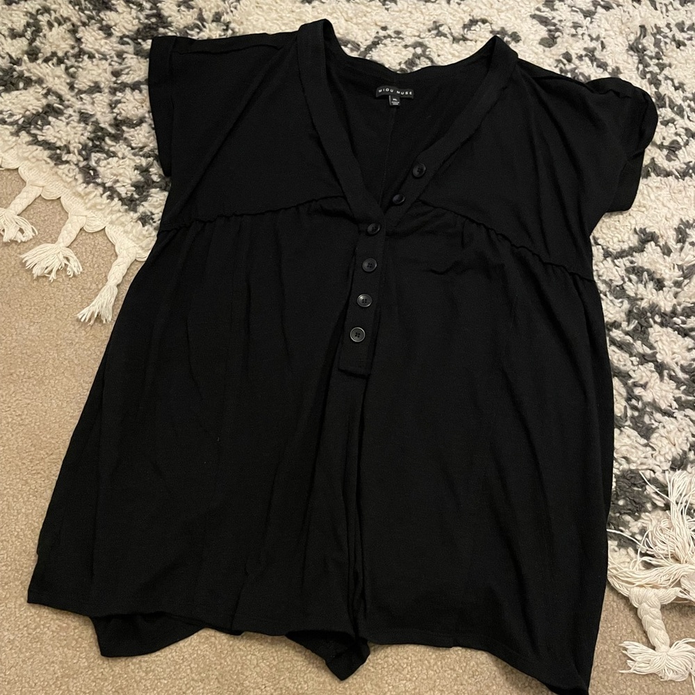 Like new (worn once), button up romper from Vici.